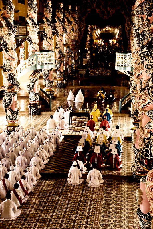 peace-piece-tom-abraham-seance at Tay Ninh Holy See I | làm lễ ở tòa thánh Cao Đai ở Tây Ninh I