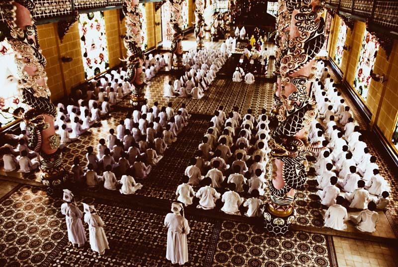 peace-piece-tom-abraham-seance at Tay Ninh Holy See II | làm lễ ở tòa thánh Cao Đai ở Tây Ninh II