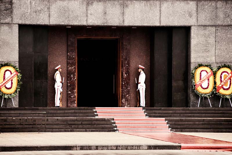peace-piece-tom-abraham-Ho Chi Minh mausoleum II | lăng chủ tịch Hồ Chí Minh II