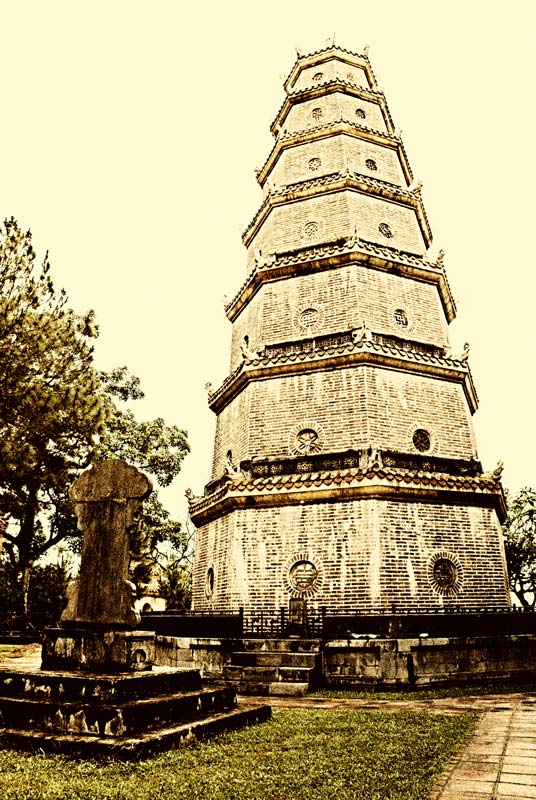 peace-piece-tom-abraham-Thien Mu Pagoda II | chùa Thiên Mụ II