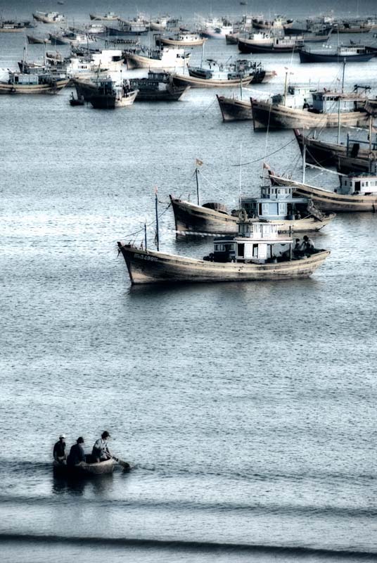 peace-piece-tom-abraham-fishing boats at Mui Ne III | thuyền đánh cá ở Mũi Né III