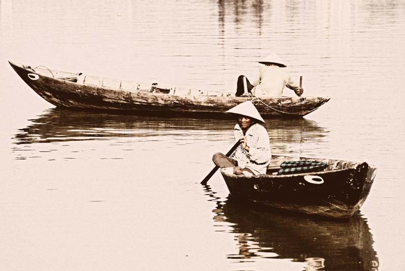 peace-piece-tom-abraham-boats with eyes  |  tàu có mắt