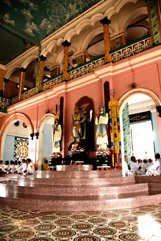peace-piece-tom-abraham-seance at Tay Ninh Holy See VII | làm lễ ở tòa thánh Cao Đai ở Tây Ninh VII